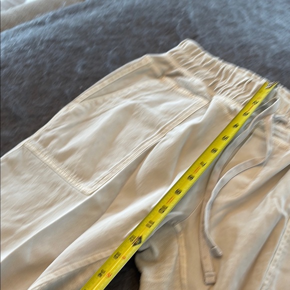 James Perse Cream Jogger Pants - Picture 9 of 11